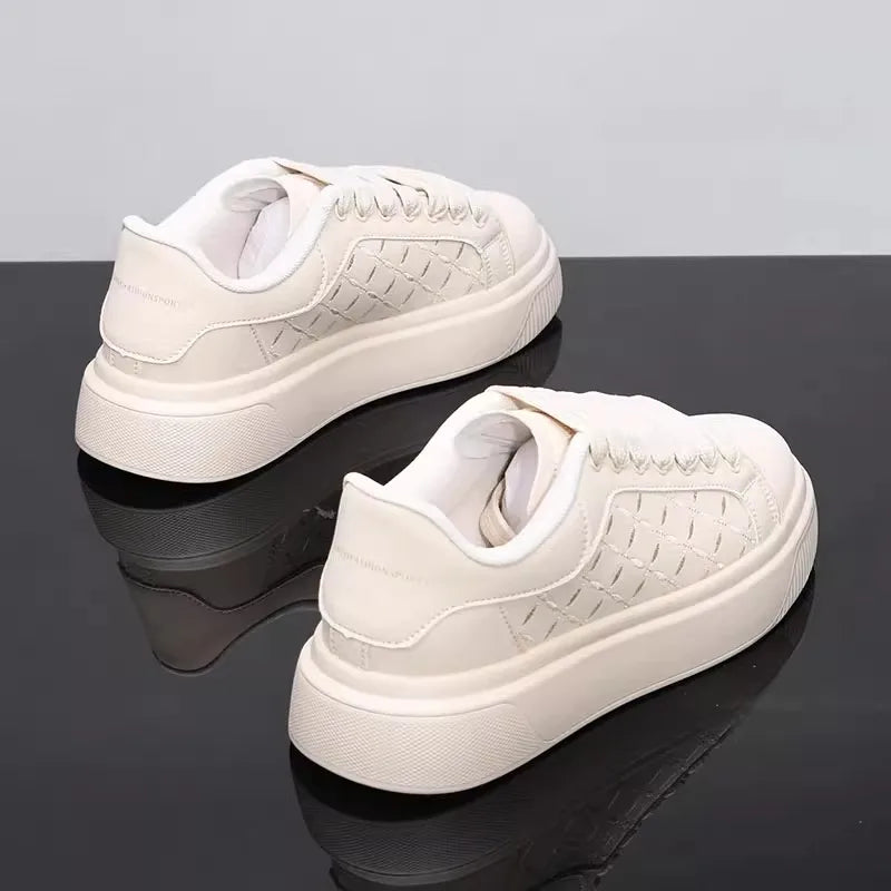 2025 new men's shoes spring and autumn flat-soled casual leather shoes sports shoes black and white men's thick-soled breathable