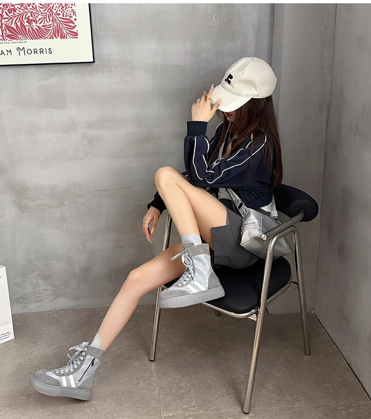 Sports and Leisure Shoes for Women 2025 New Fashionable High Top Shoes Flat Bottomed Lightweight and Comfortable Work Boots